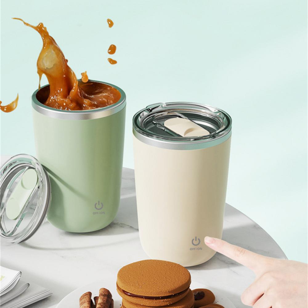 Self-stirring mug mixing coffee automatically
